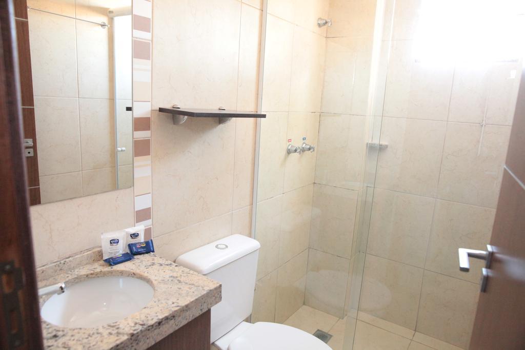 Quarto com Cama de Casal ou 2 de Solteiro