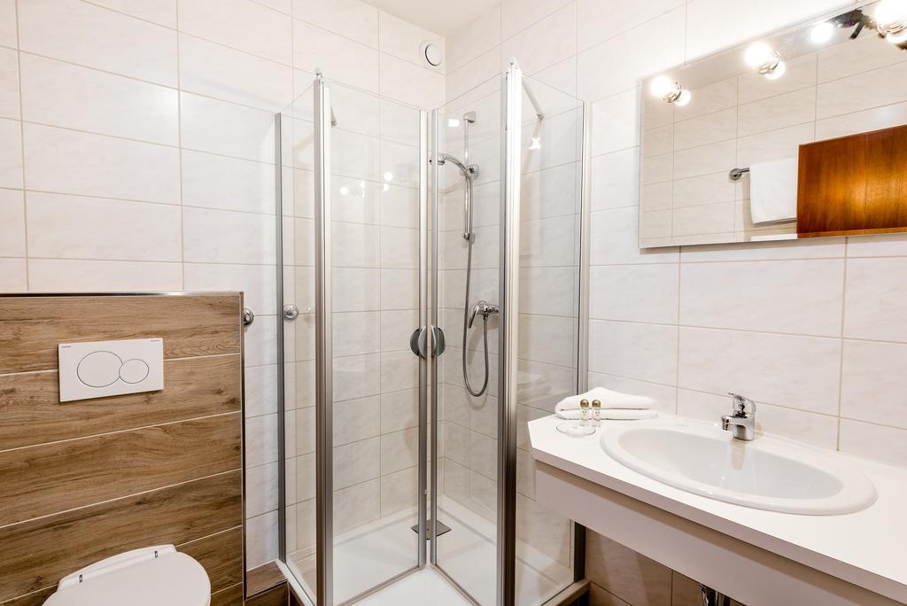 Apartment,215803472:JPEG