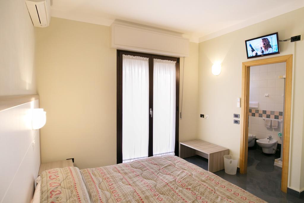 Double or Twin Room,216186008:JPEG