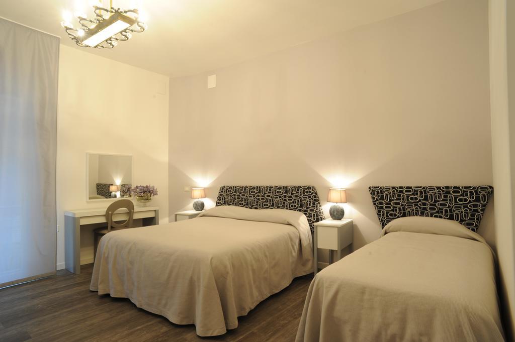 Dreibettzimmer mit Balkon