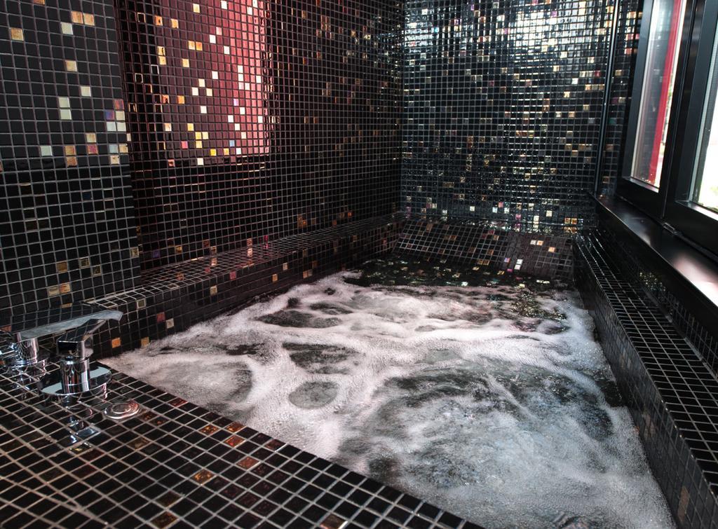 Double Room Jacuzzi,223001867:JPEG