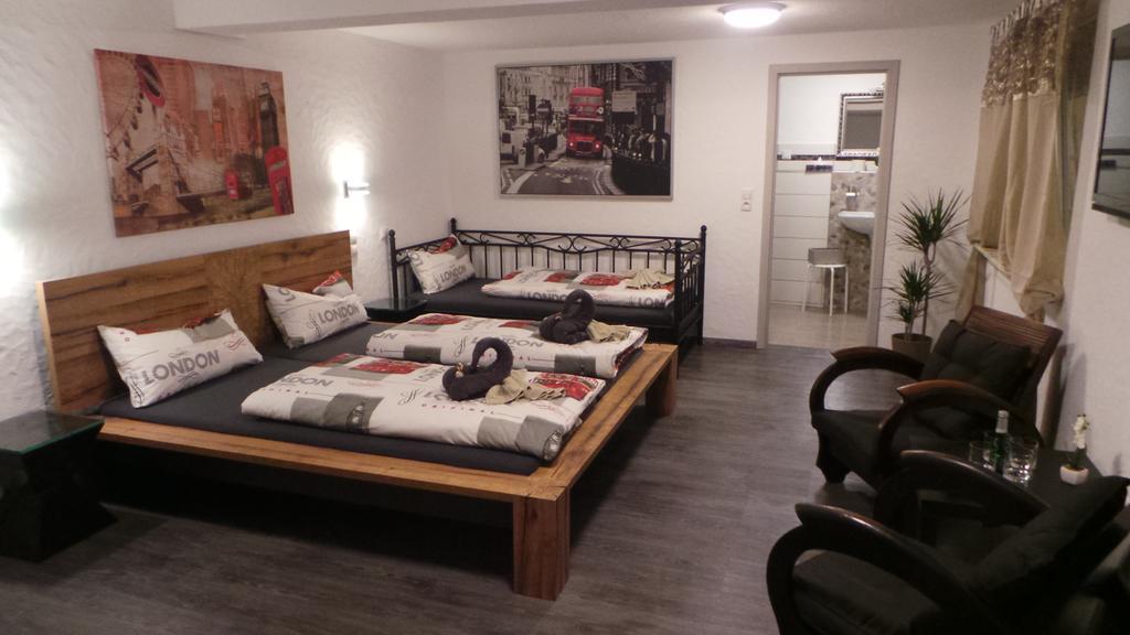 Family Room,226053188:JPEG