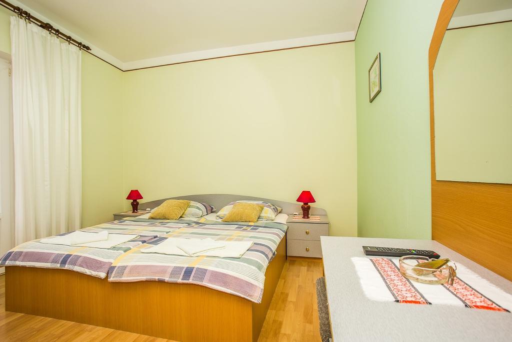 Doppelzimmer mit Gartenblick