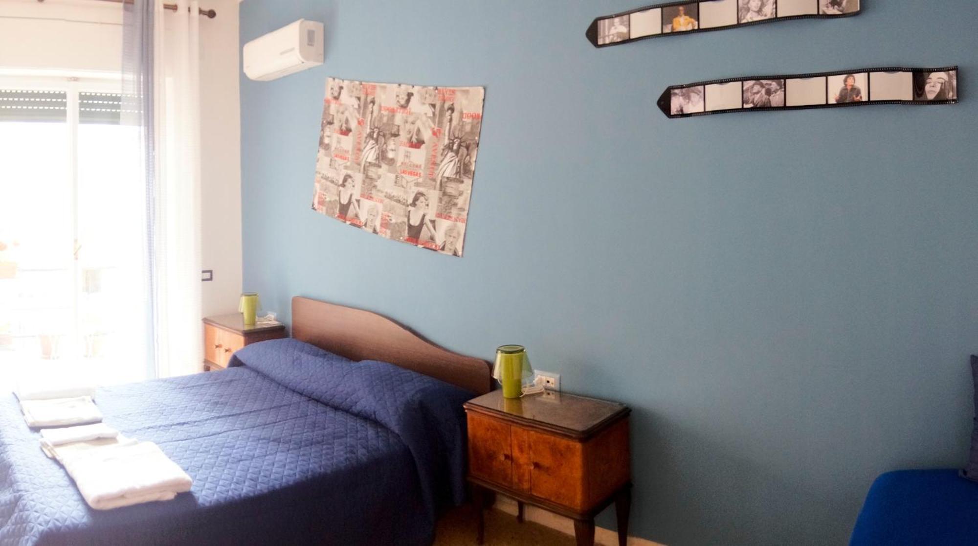 Camera Matrimoniale/Doppia con Letti Singoli con Bagno Privato Esterno e Balcone