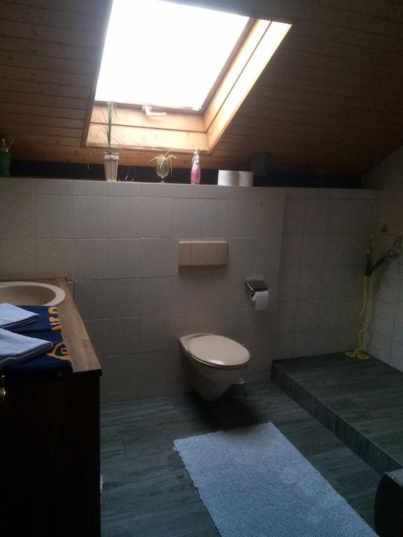 Doppelzimmer mit Gemeinschaftsdusche und -WC