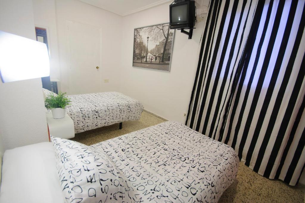 Quarto com Cama de Casal ou 2 de Solteiro