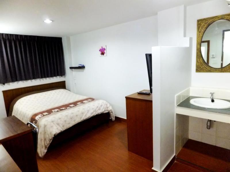 Standard Double Room,24665487:JPEG