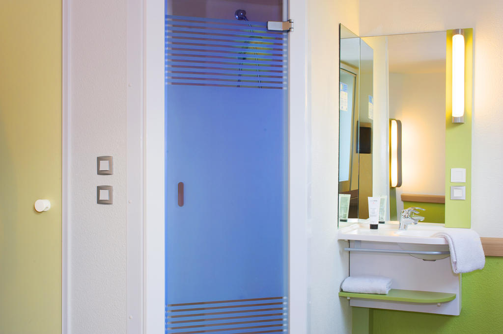 Chambre Triple avec 1 Lit Double et 1 Lit Superposé