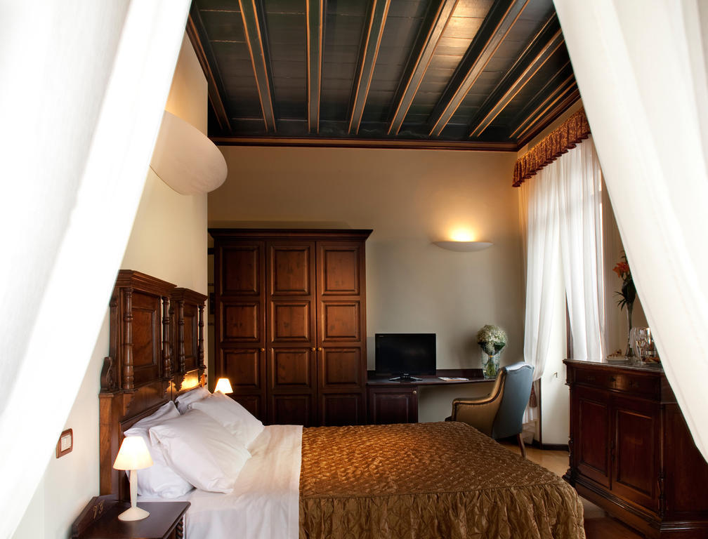 Deluxe Doppelzimmer mit Balkon und Seeblick
