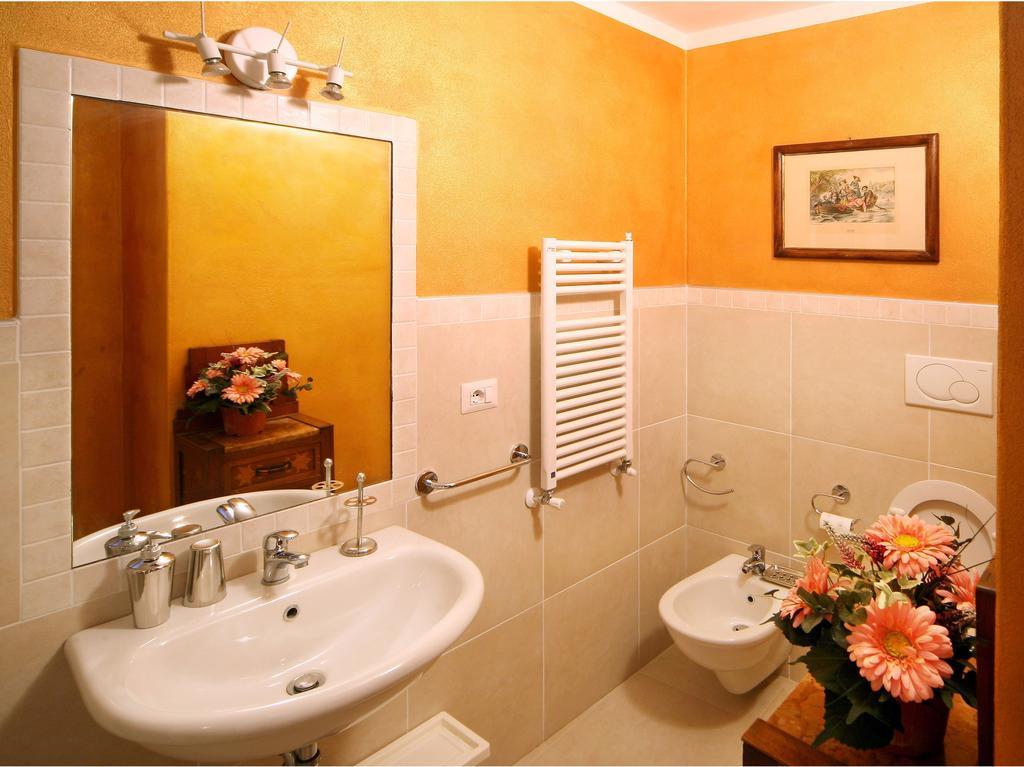 Quarto Individual Básico com Banheiro Compartilhado