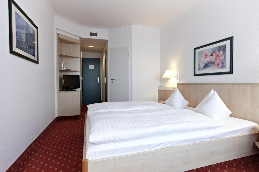 Double Room,702388666:JPEG