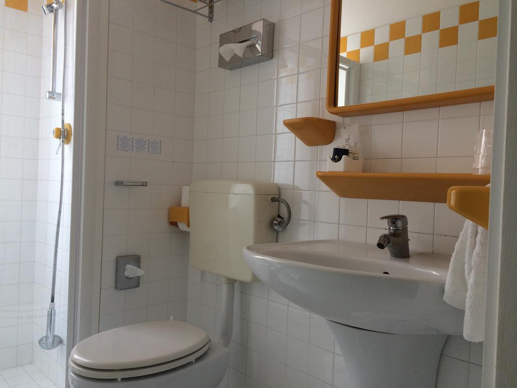 Doppelzimmer mit seitlichem Meerblick