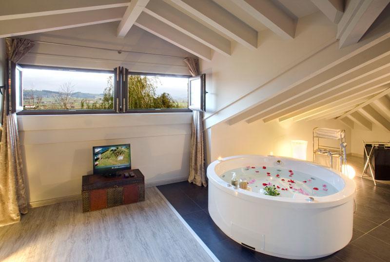 Suite Spa Bath,1015290841:JPEG