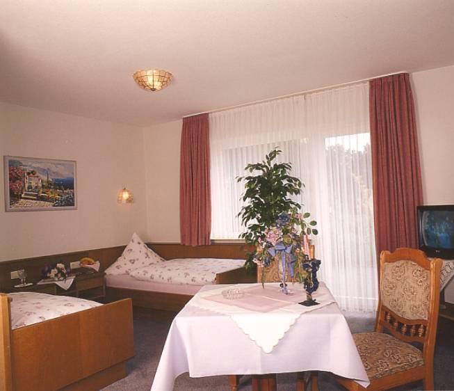 Two Connecting Rooms,535323393:JPEG