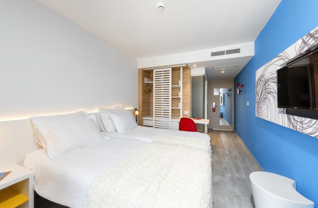 Superior Double Room with Balcony and Pool View