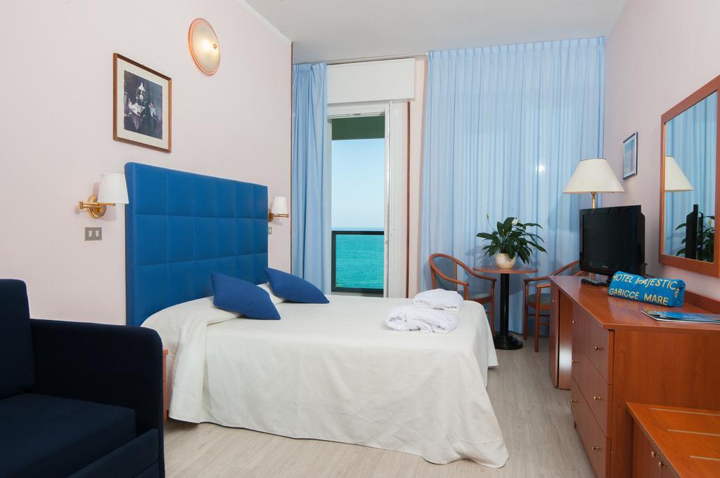 Camera Matrimoniale/Doppia con Letti Singoli con Balcone e Vista Mare