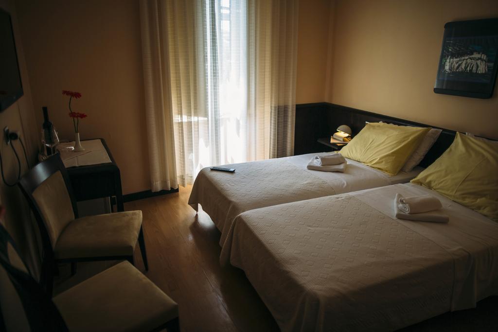 Chambre Double ou Lits Jumeaux avec Salle de Bains Privative
