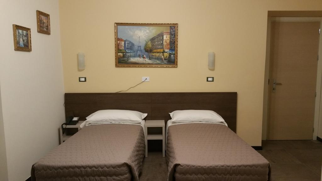 Doppel- oder Zweibettzimmer