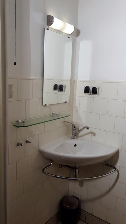 Tweepersoonskamer met 2 Aparte Bedden en Balkon