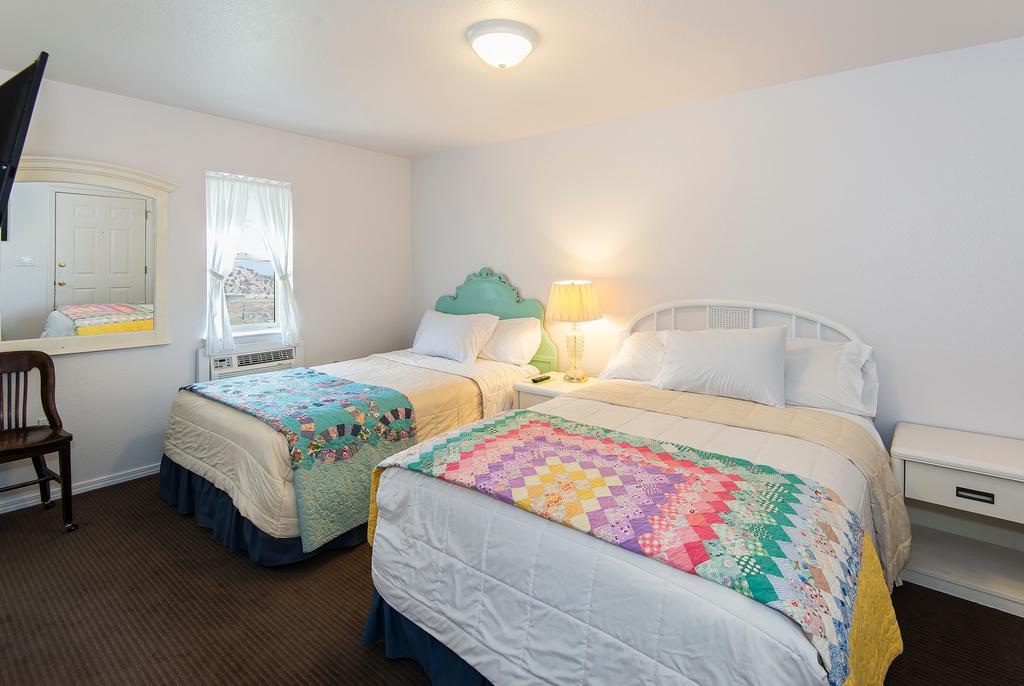 Civil War Room with One King Bed, Handicap tub & Shower