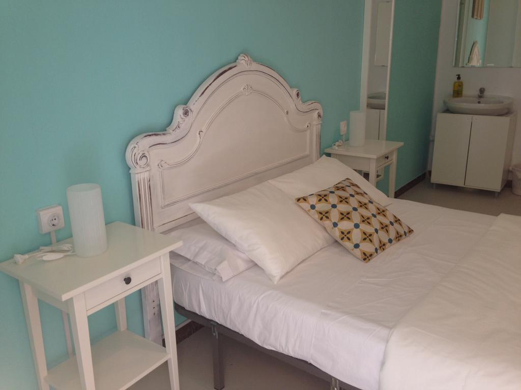 Economy Triple Room with Shared Bathroom,644132709:JPEG