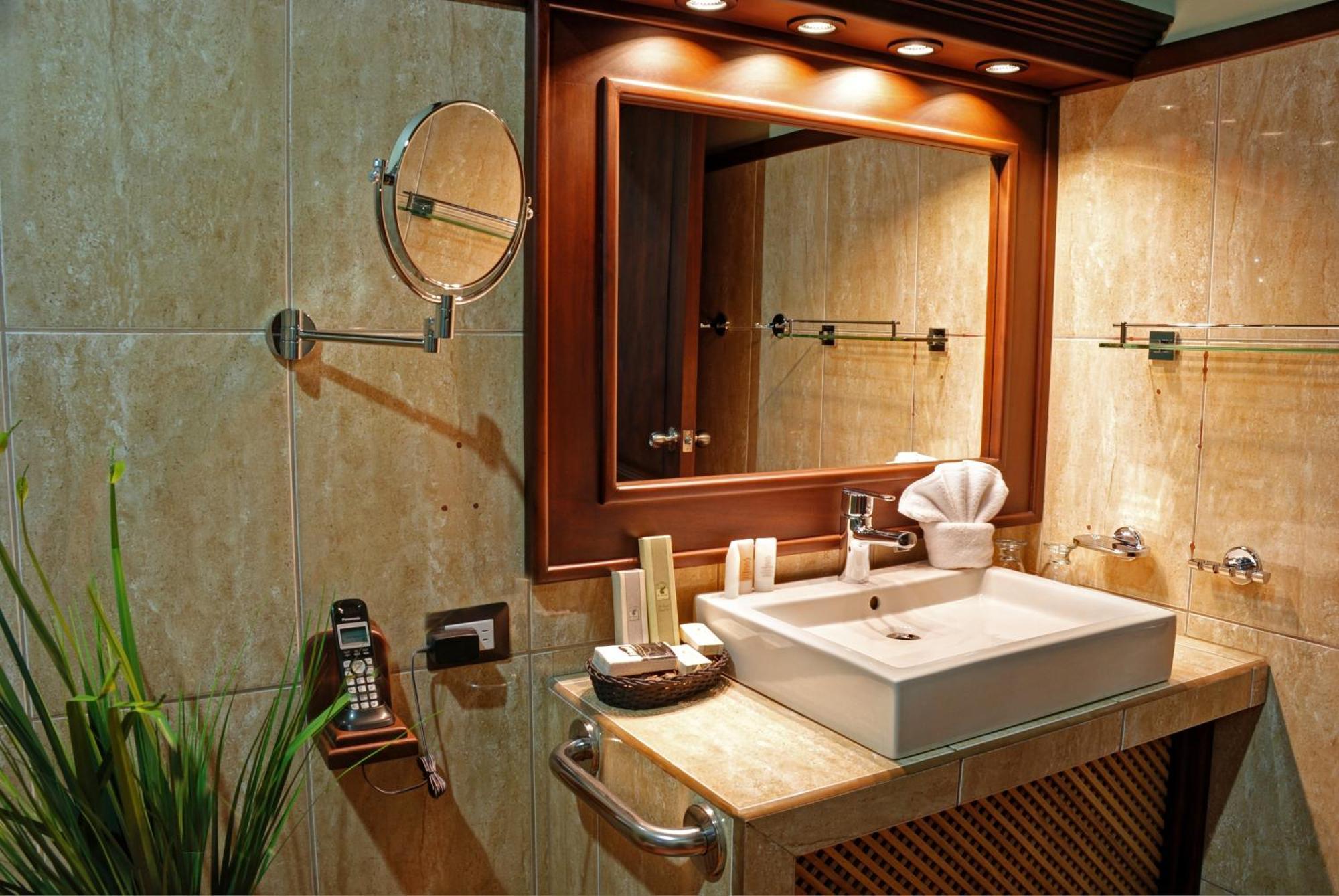 Chambre Thermale Supérieure Lit King-Size et Piscine Privée