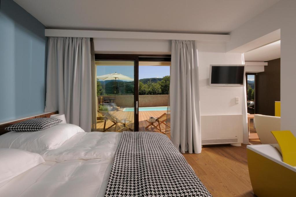 Deluxe Suite mit Whirlpool und kleinem Pool