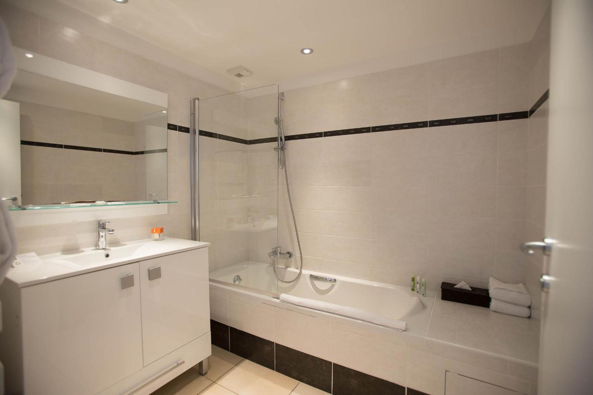 Deluxe Double Room with Terrace Street View,1225906613:JPEG