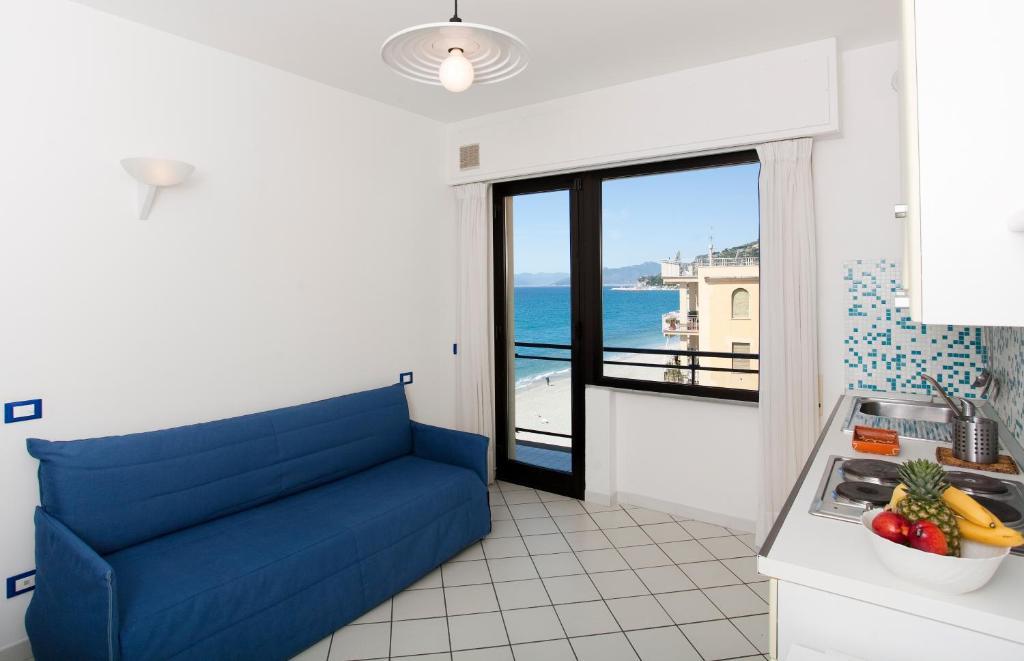 Appartamento con 1 Camera da Letto, Vista Mare Parziale e Accesso Spiaggia