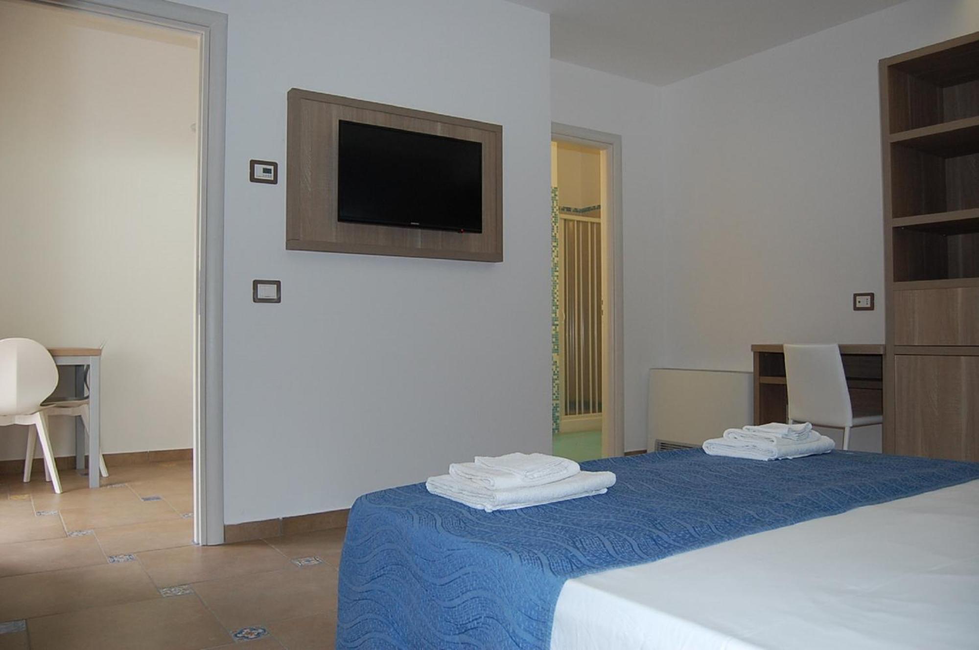 One-Bedroom Apartment,642110931:JPEG