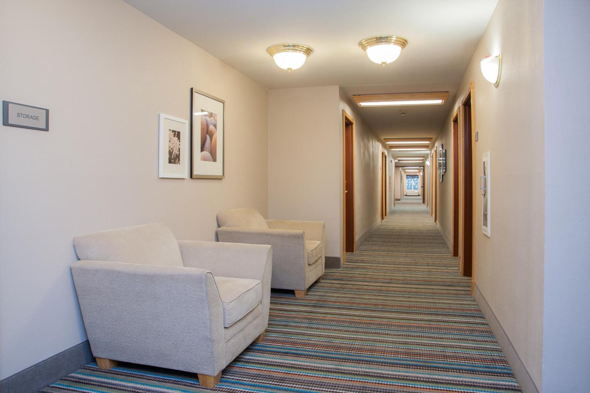 King Room with Roll-In Shower - Mobility Access