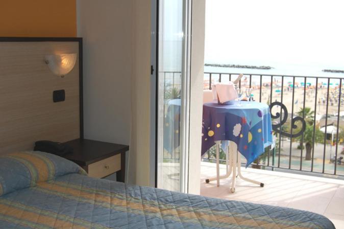 Camera Deluxe Matrimoniale/Doppia con Letti Singoli con Vista Mare