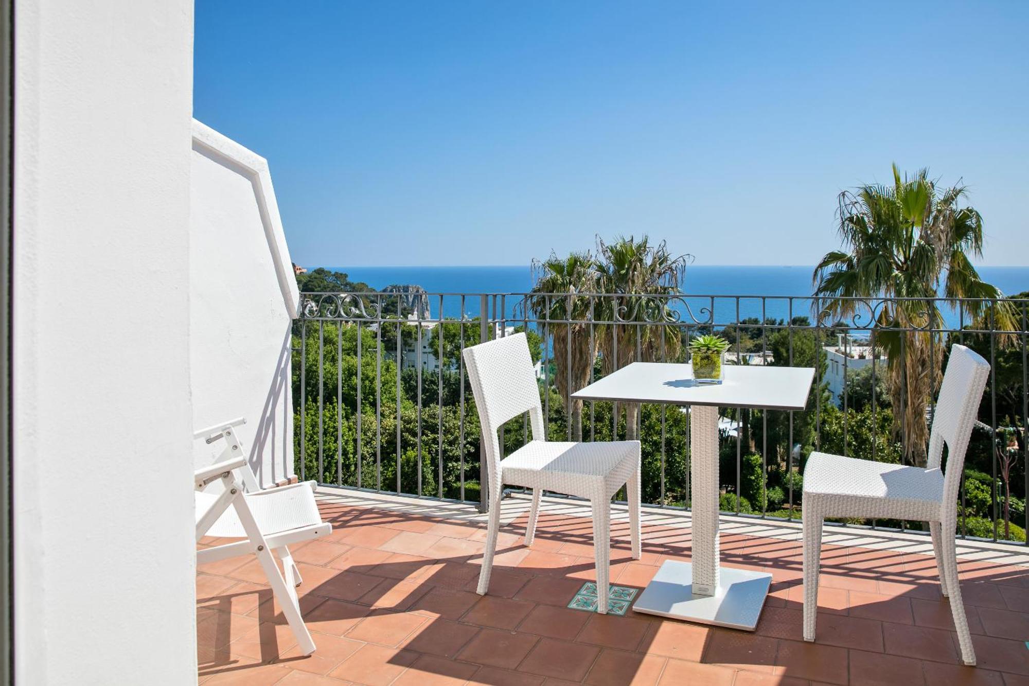 Doppelzimmer mit Balkon und Meerblick