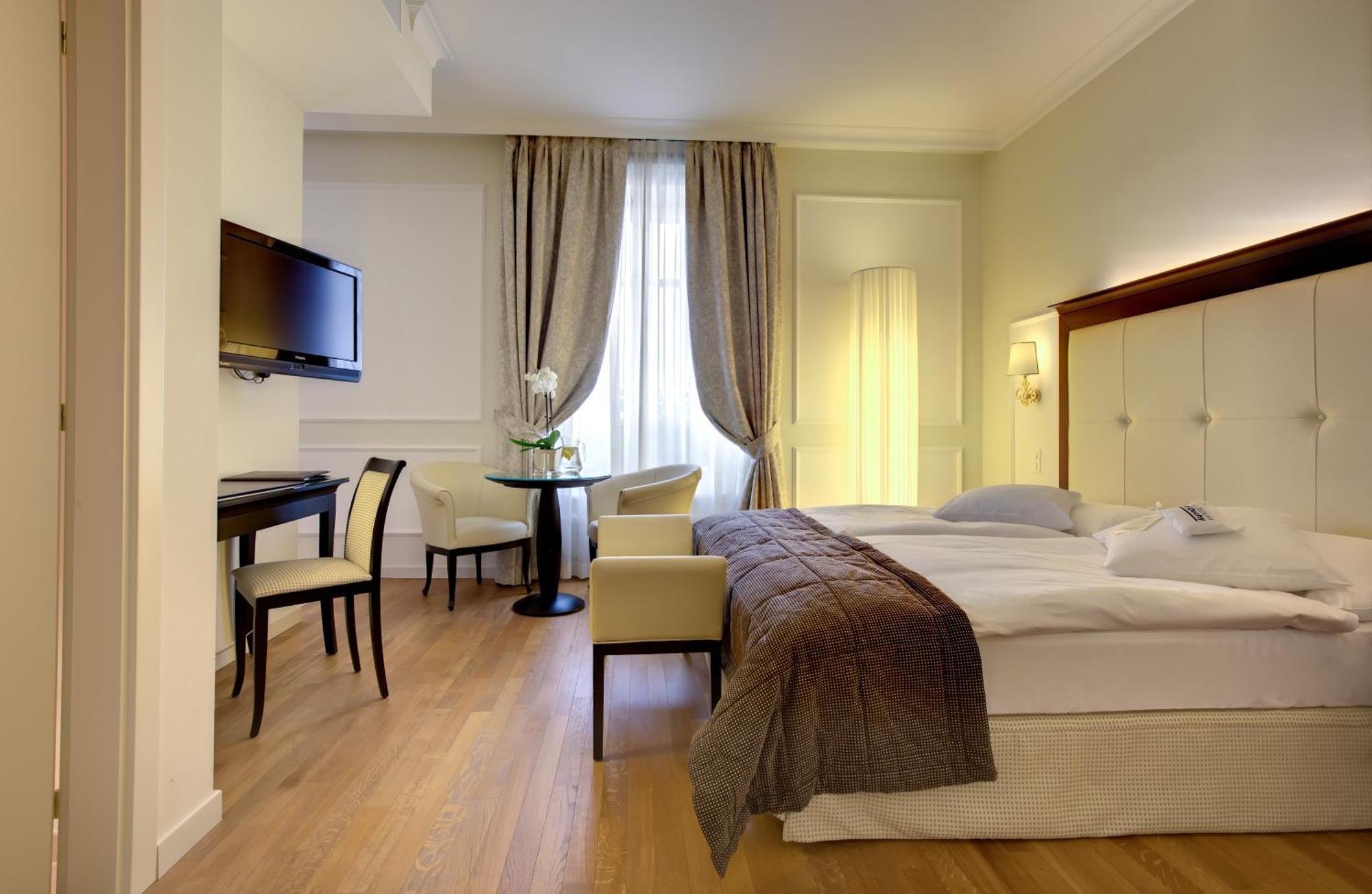 Chambre Double Supérieure - Vue sur Lac