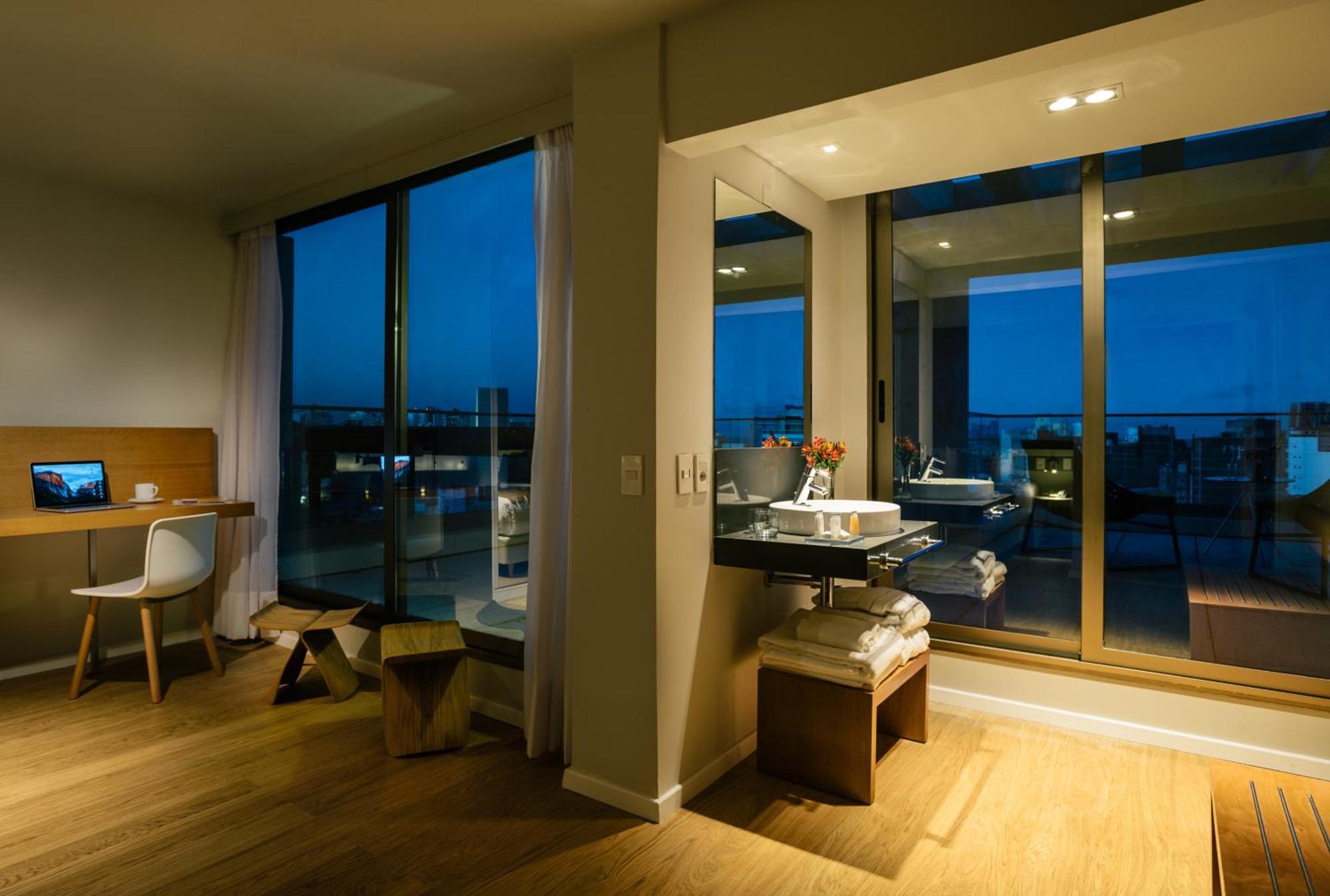 Quarto Duplo Deluxe com Varanda e Vista do Mar