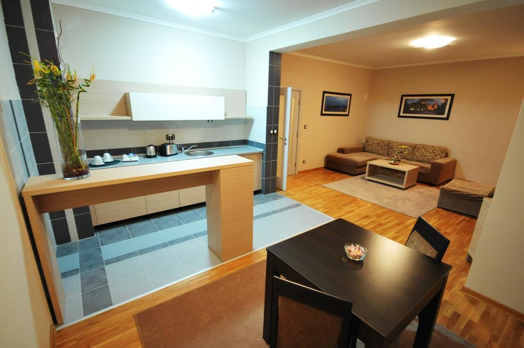 Executive Suite - Free Parking