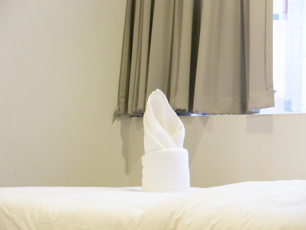 Private Room with 4 Beds & Shared External Bathroom