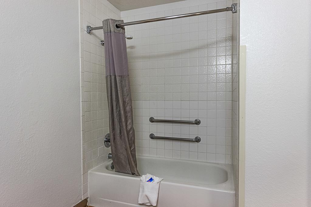 King Room - Disability Access - Non-Smoking