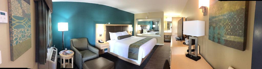 King Room with Sofa Bed and Mountain View - Non-Smoking