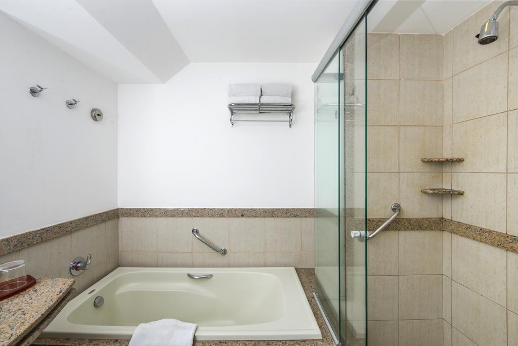 Suíte Duplex com Vista da Piscina