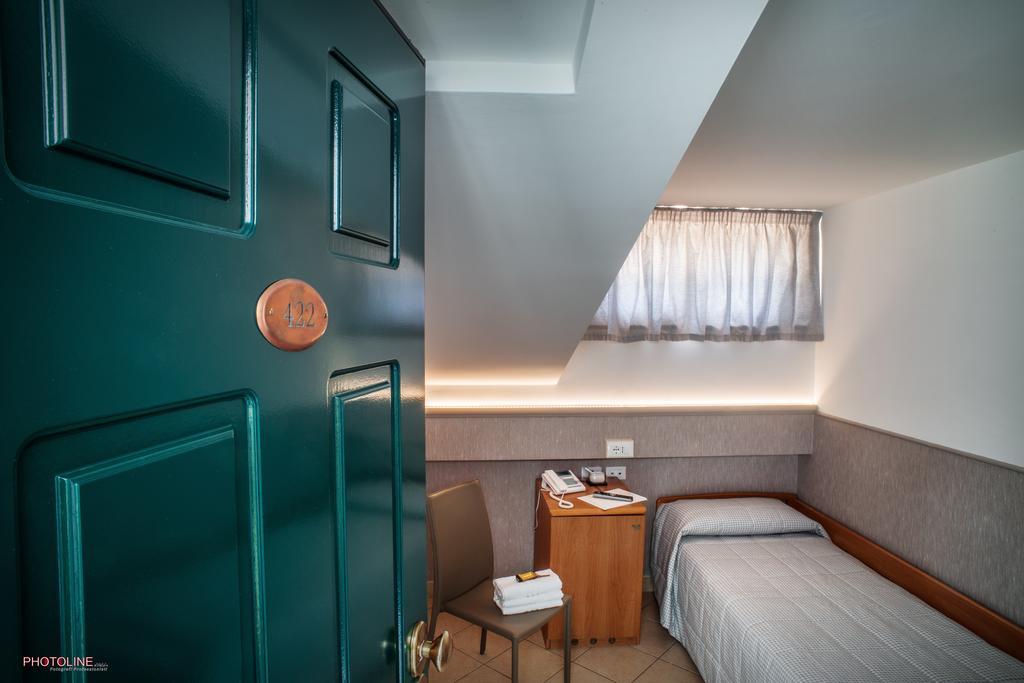 Single Room Attic,326062927:JPEG