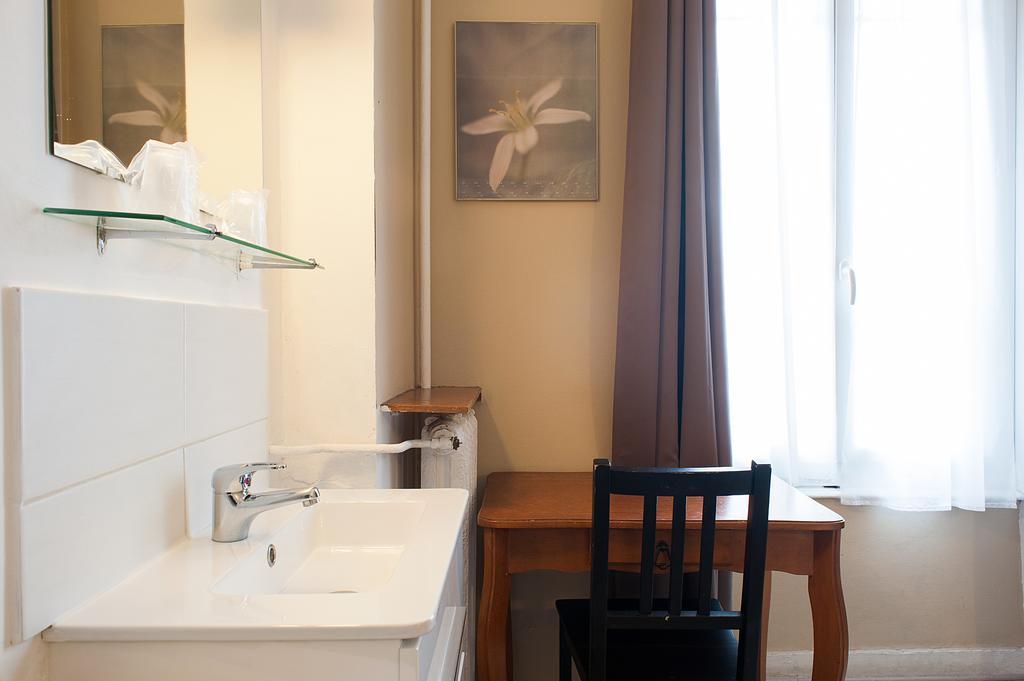 Chambre Double Économique avec Douche et Toilettes Communes