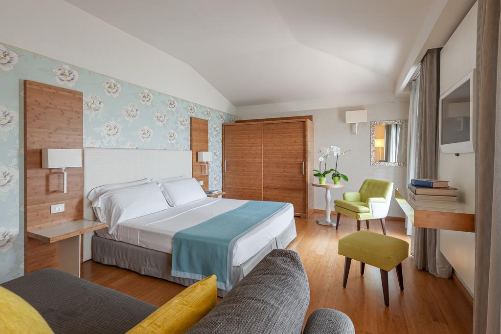 Prestige Kamer met Kingsize Bed en Uitzicht op Meer