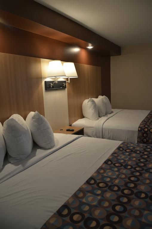 Deluxe Two-Bed Queen Room Non Smoking,327537358:JPEG