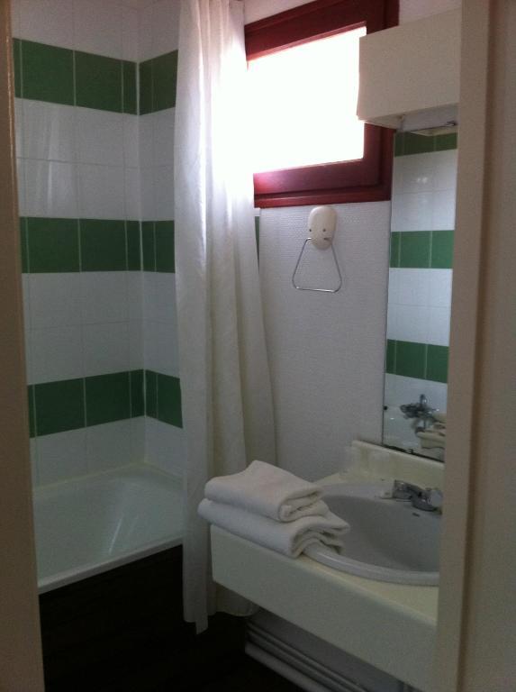 Standard Double or Twin Room,33691252:JPEG