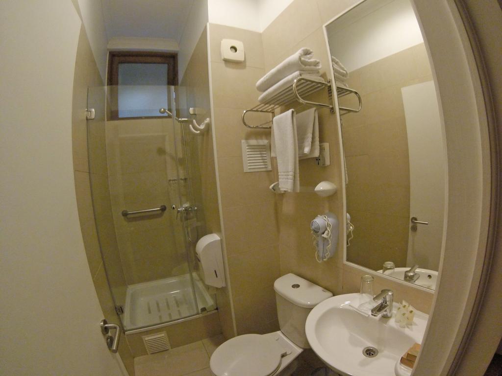 Quarto Standard com Cama de Casal ou 2 de Solteiro