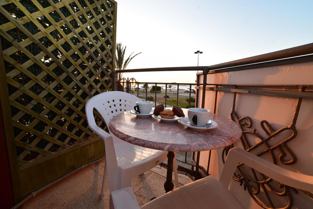 Camera Matrimoniale con Balcone e Vista Mare