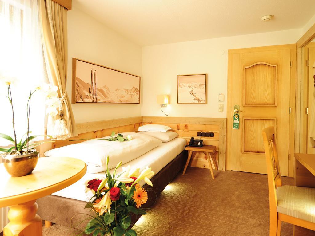 Single Room Balcony,411615510:JPEG