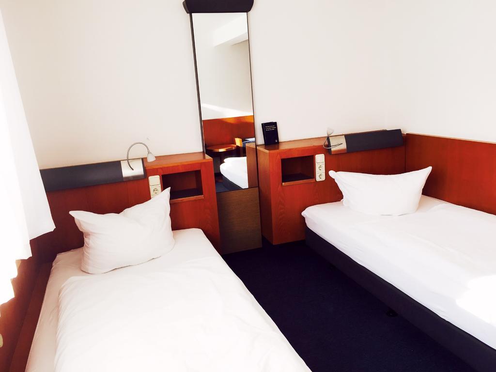 Doppel- oder Zweibettzimmer