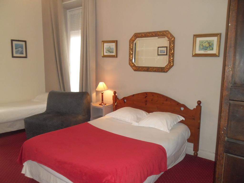 Quarto Familiar com Vista Jardim